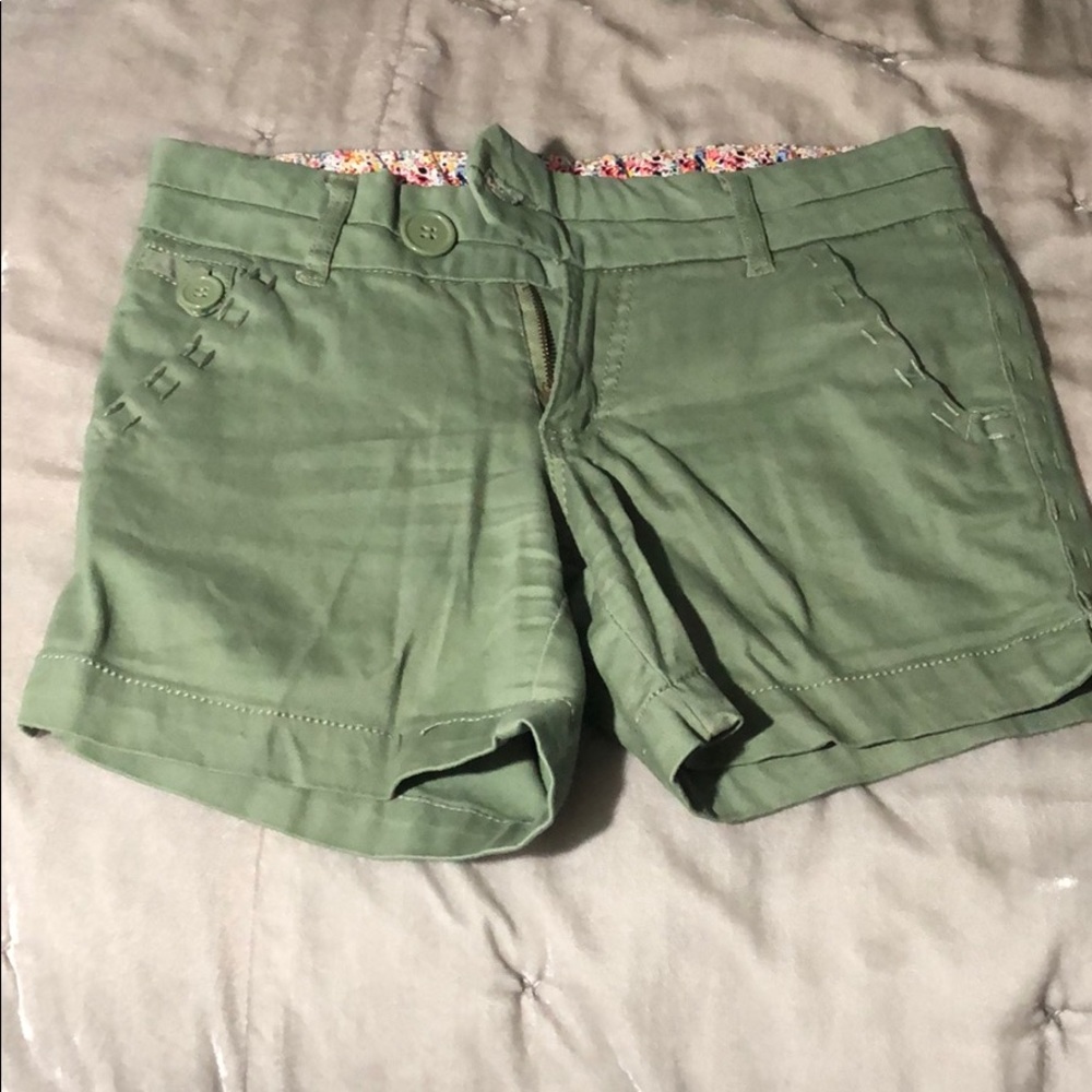 Cute cargo green shorts